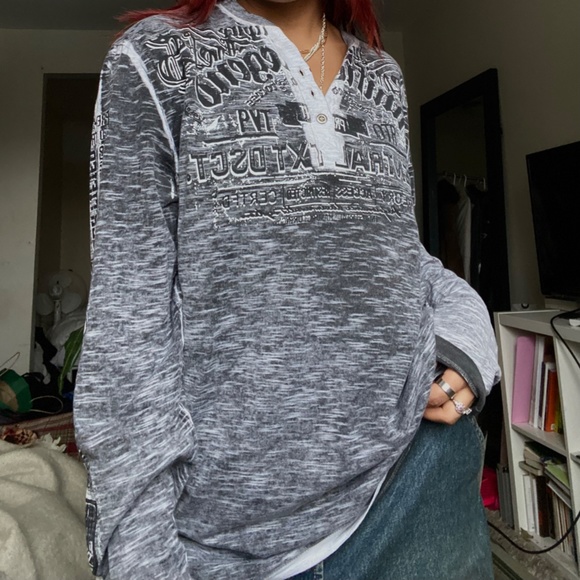 Gray long sleeve Y2K top - Picture 1 of 4